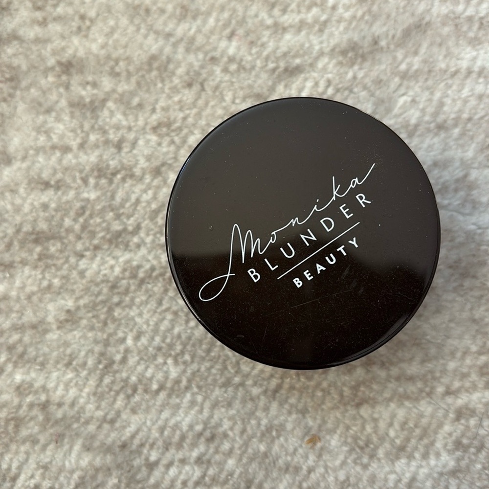 Monika Blunder beauty foundation